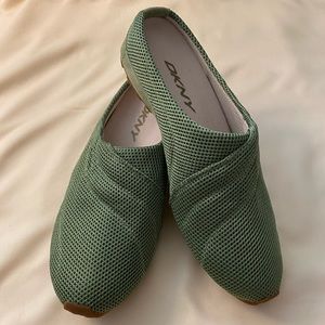 DKNY Park Ave comfy shoes
